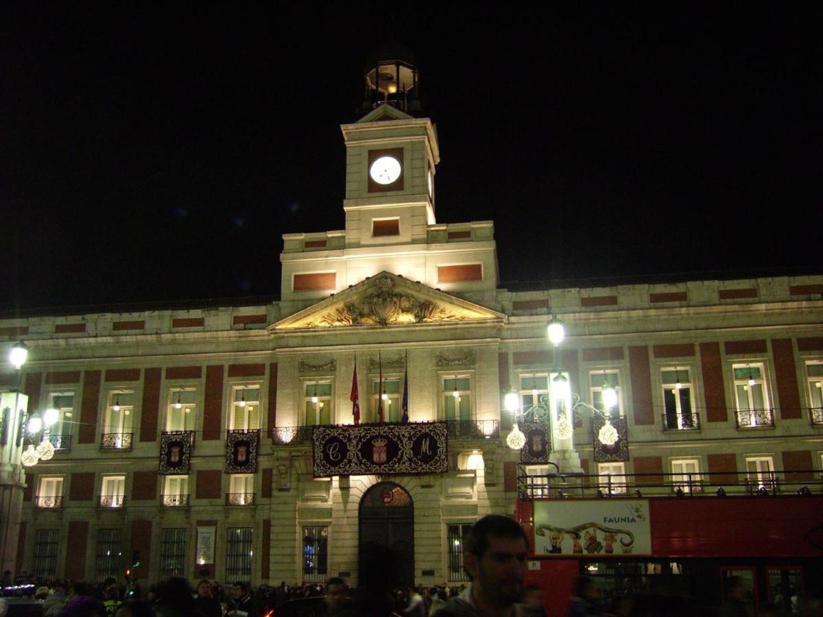 Apartamentos Felipe IV Plaza Mayor Madrid Esterno foto